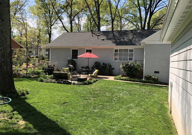 6939 Knightswood Dr yard