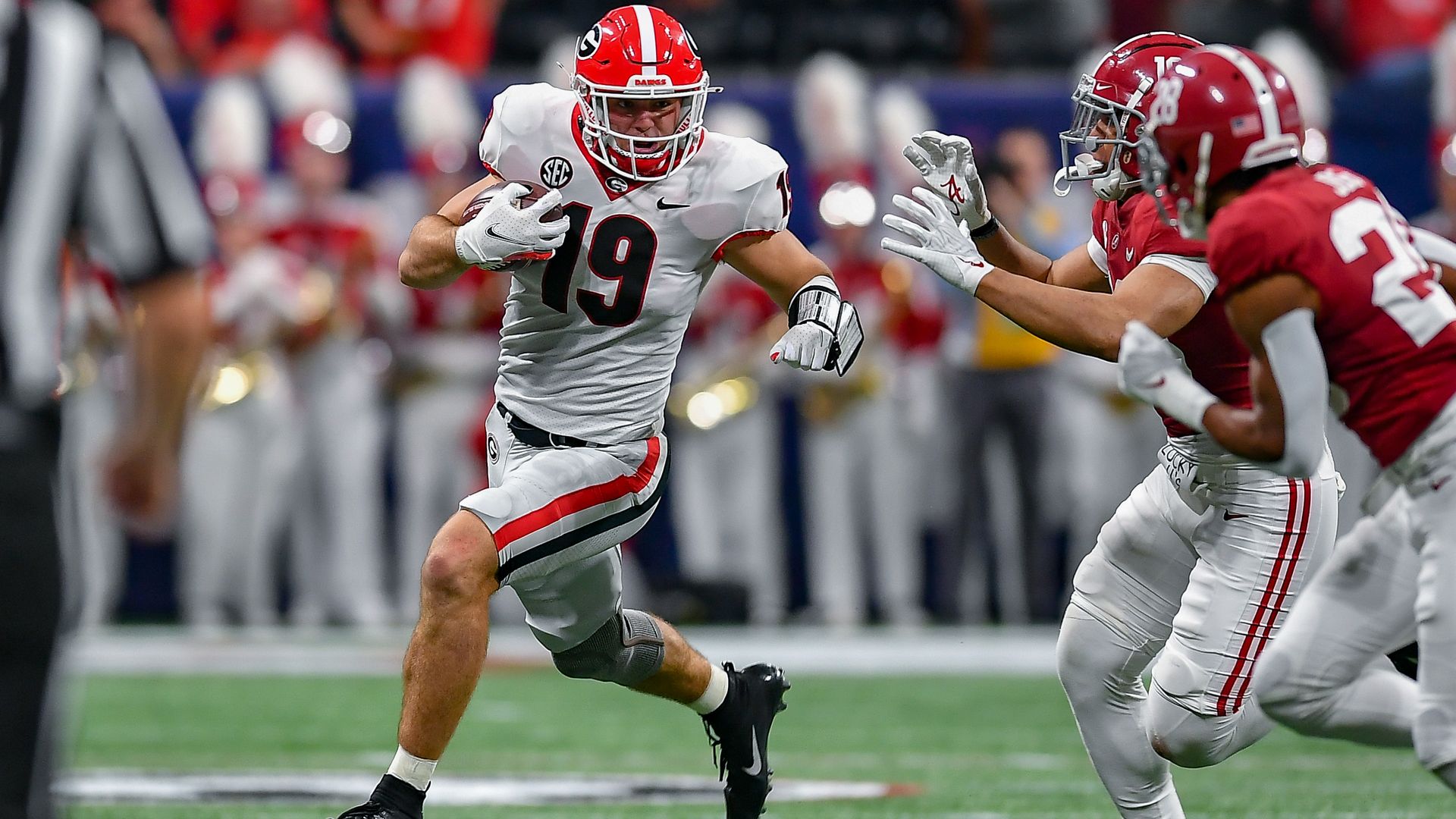 Brock Bowers running the ball against Alabama Crimson Tide.