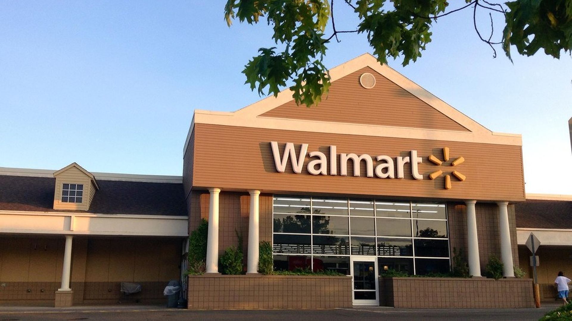 Walmart discounts one million items to compete with Amazon