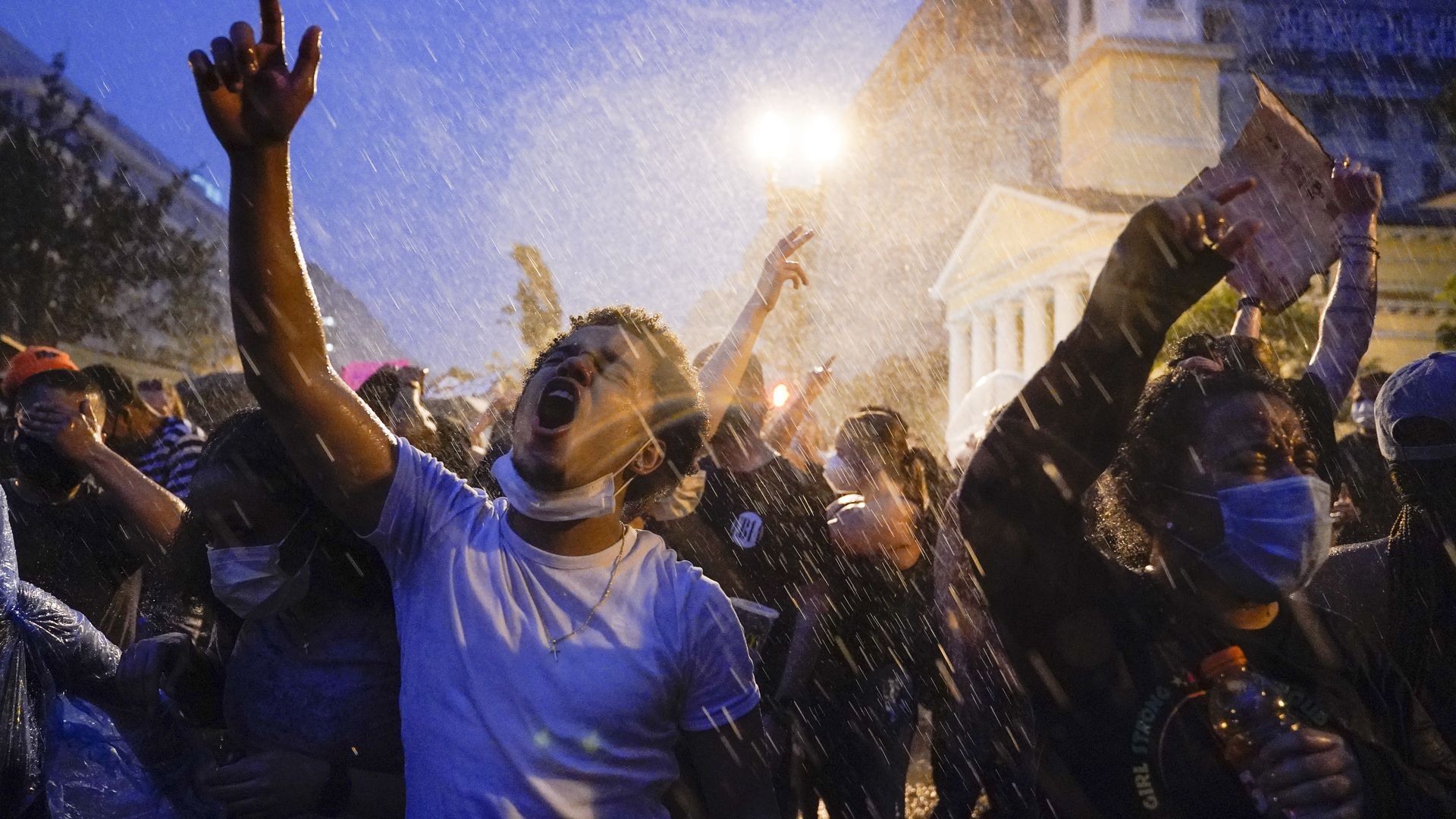 Image of protesters outside the White House