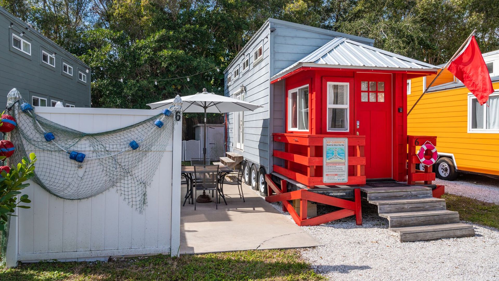 take-a-little-vacation-at-tiny-house-siesta-axios-tampa-bay