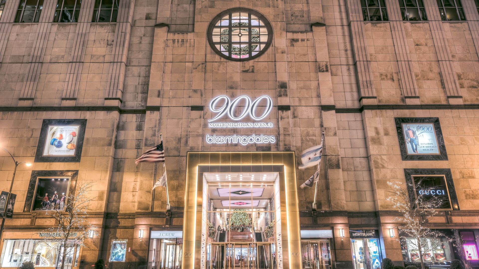 Front of building with the words 900 and bloomingdale's above door.