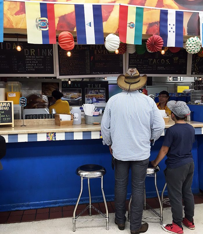 ordering-sandwich-from-sav-way-central-charlotte