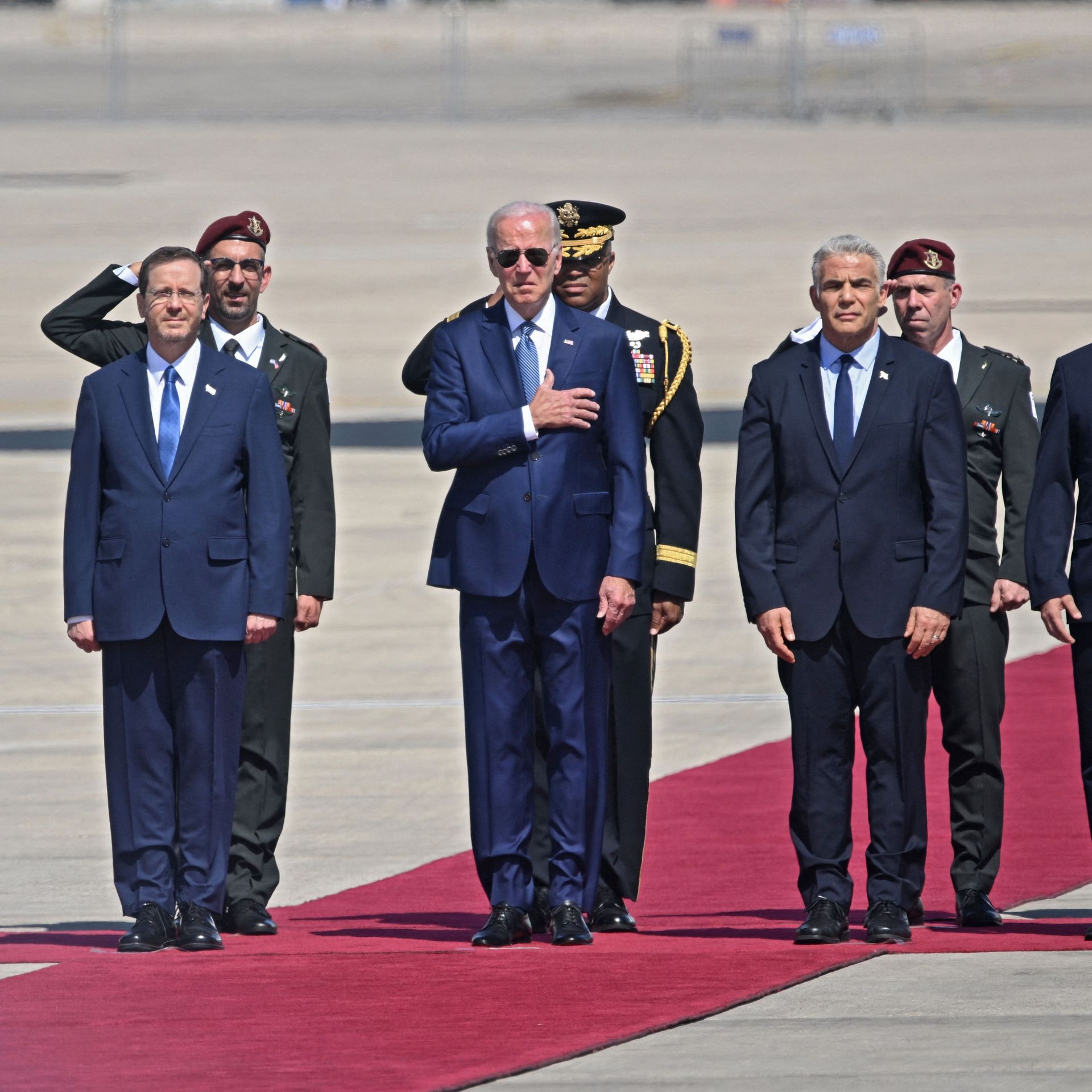  Blinken, Israel's President Isaac Herzog, US President Joe Biden, Israel's caretaker Prime Minister Yair Lapid and outgoing Prime Minister Naftali Bennett stand for the national anthems 