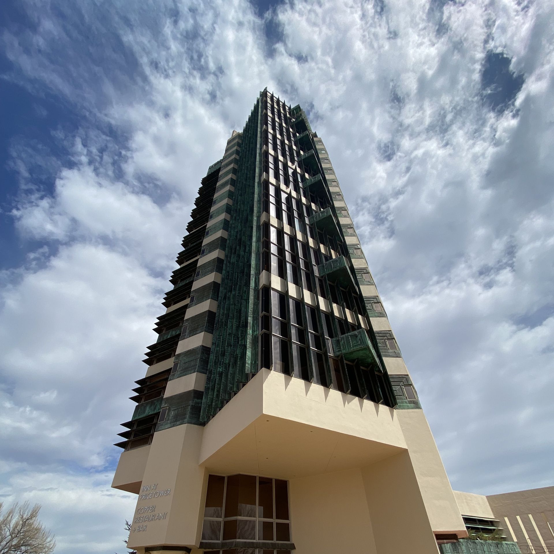 Frank Lloyd Wright skyscraper up for auction - Axios Dallas
