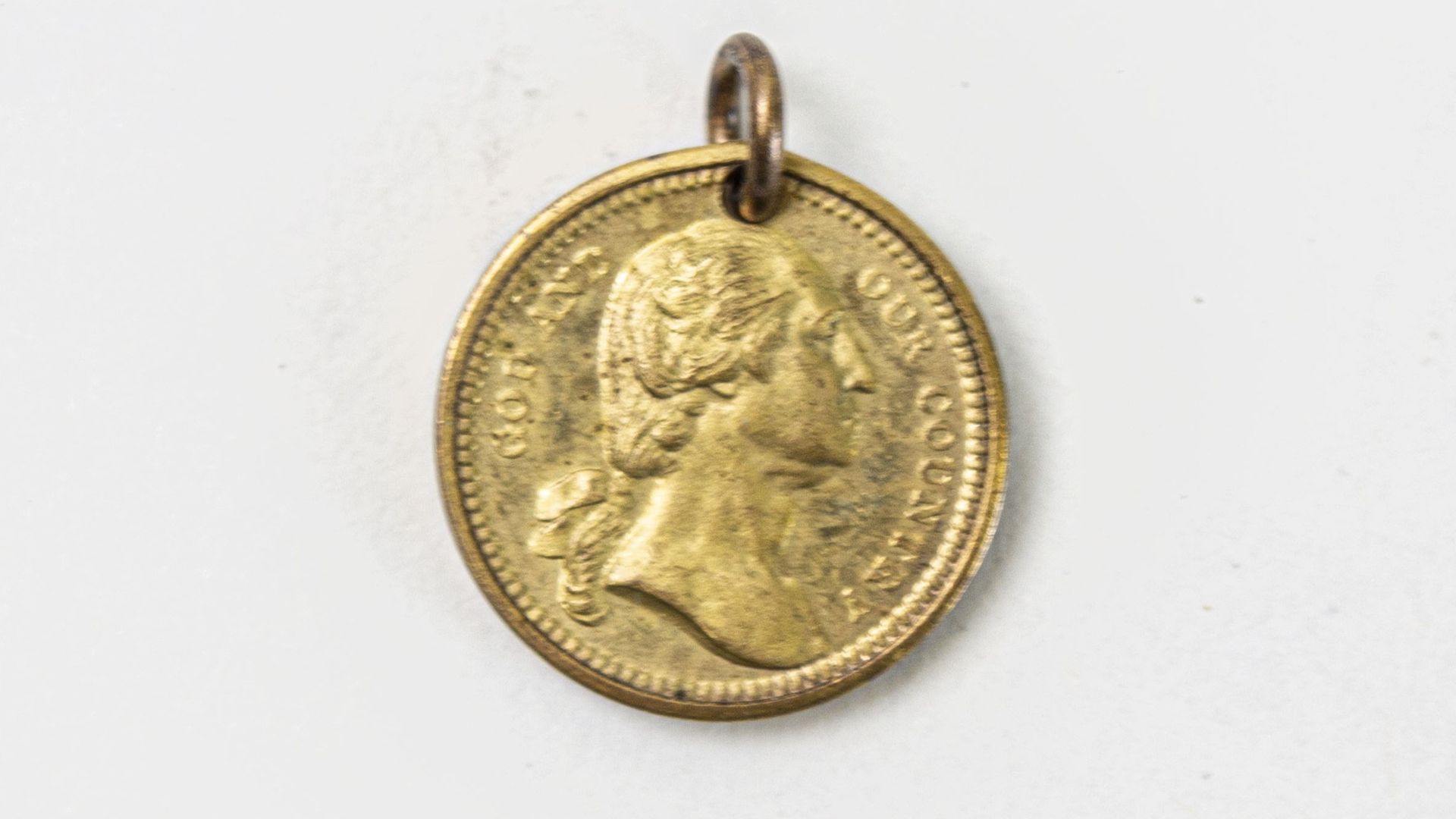 A gold medal imprinted with Washington's face