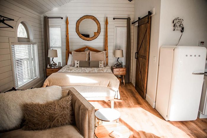 Luxury Treehouse in the heart of Columbia bed