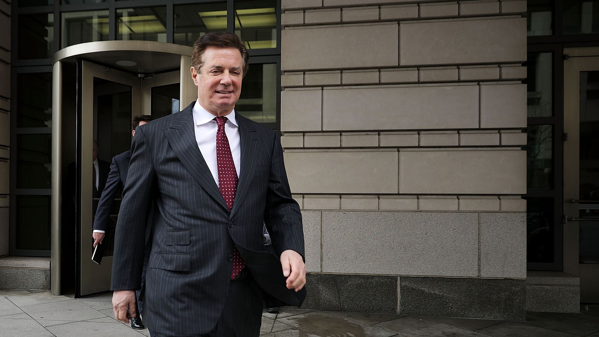 Manafort leaving the court house