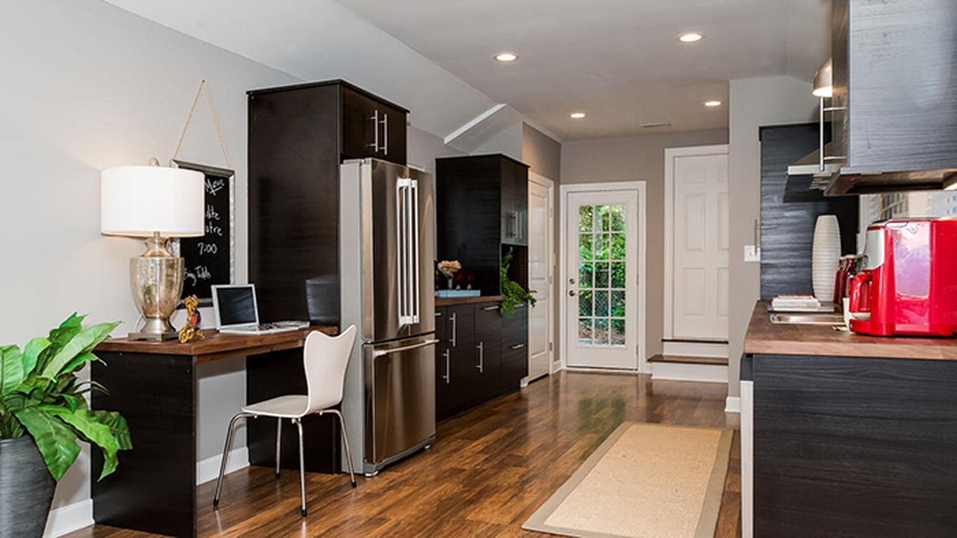 HOME: Charming, Renovated Bungalow in Plaza on Quiet Interior Street ...