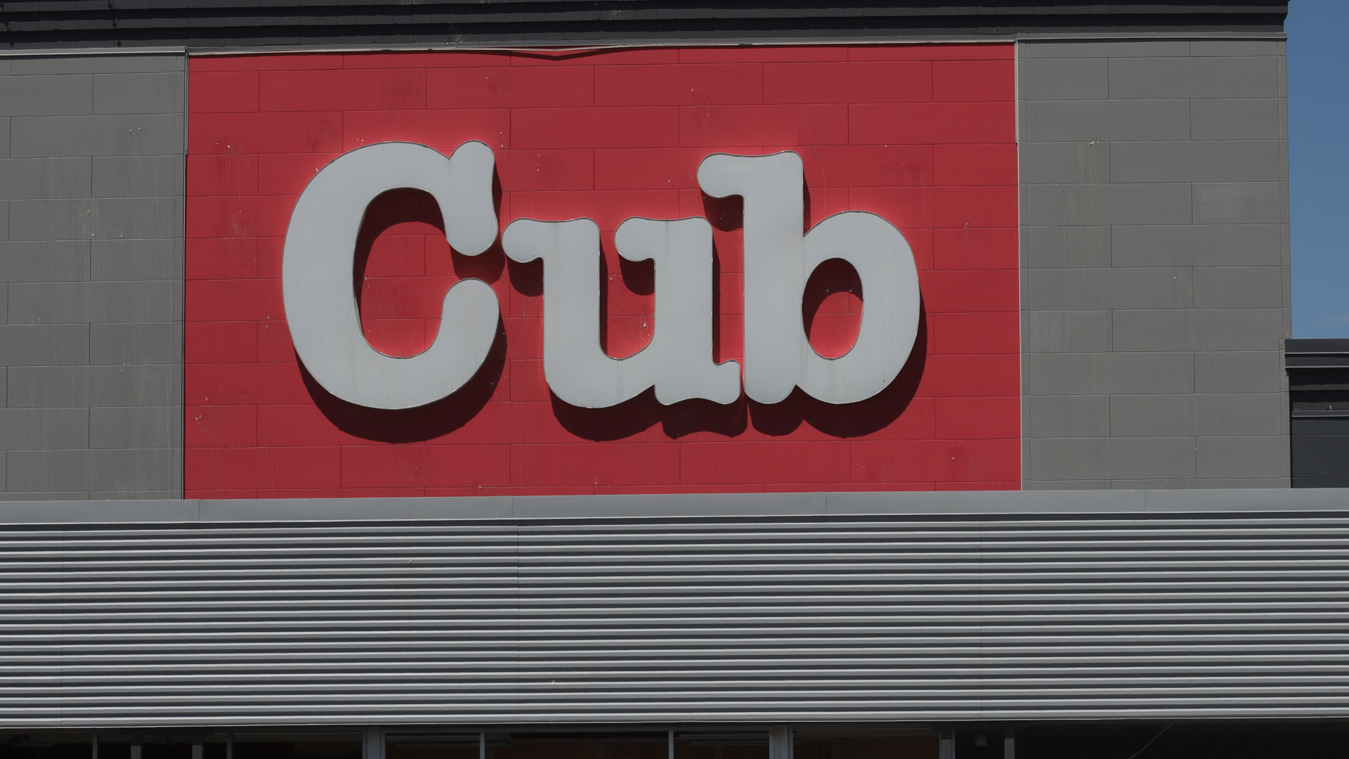 A red and white Cub foods sign