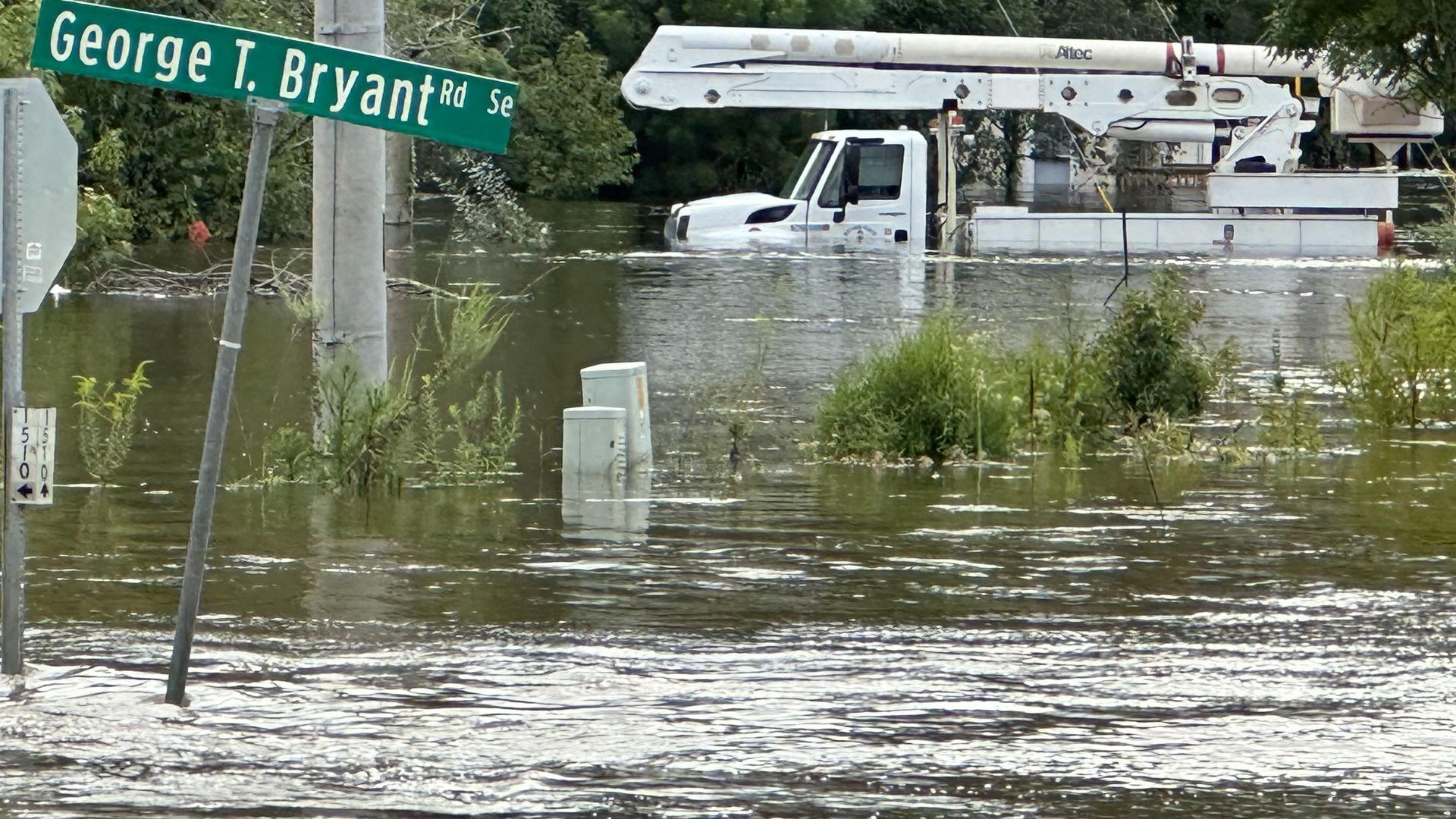 Severe storm floods Carolinas with heavy rains, threatens Mid-Atlantic