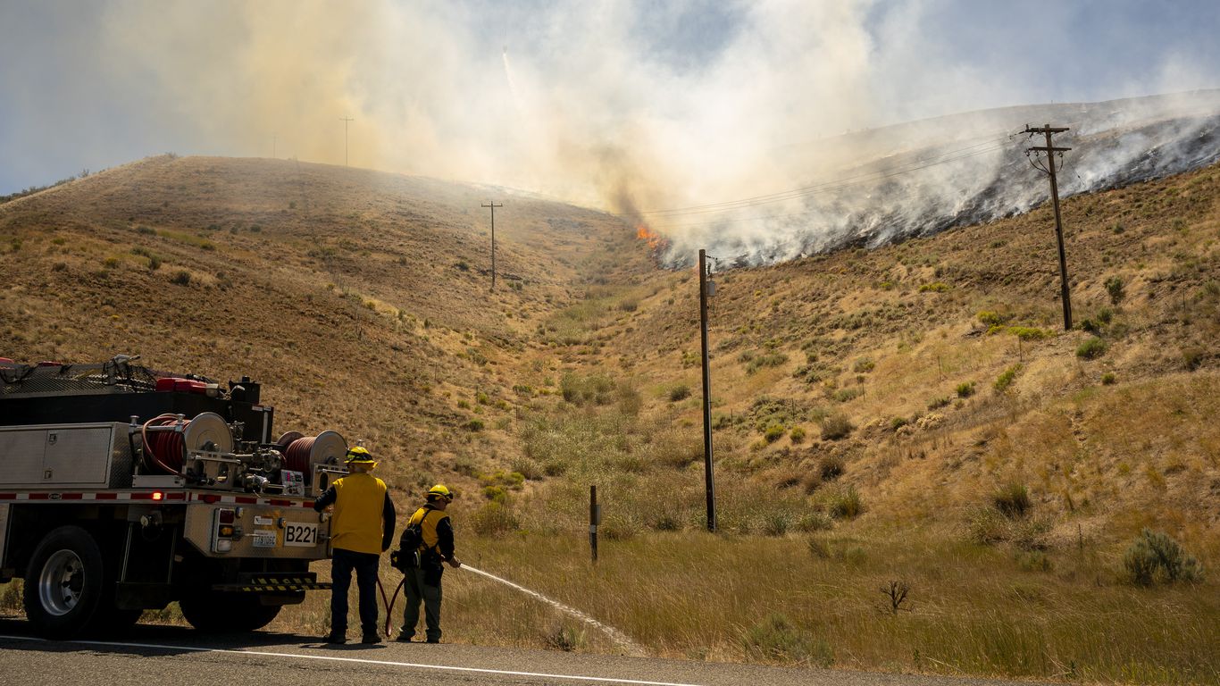 More than two dozen wildfires burn across Oregon and southwest