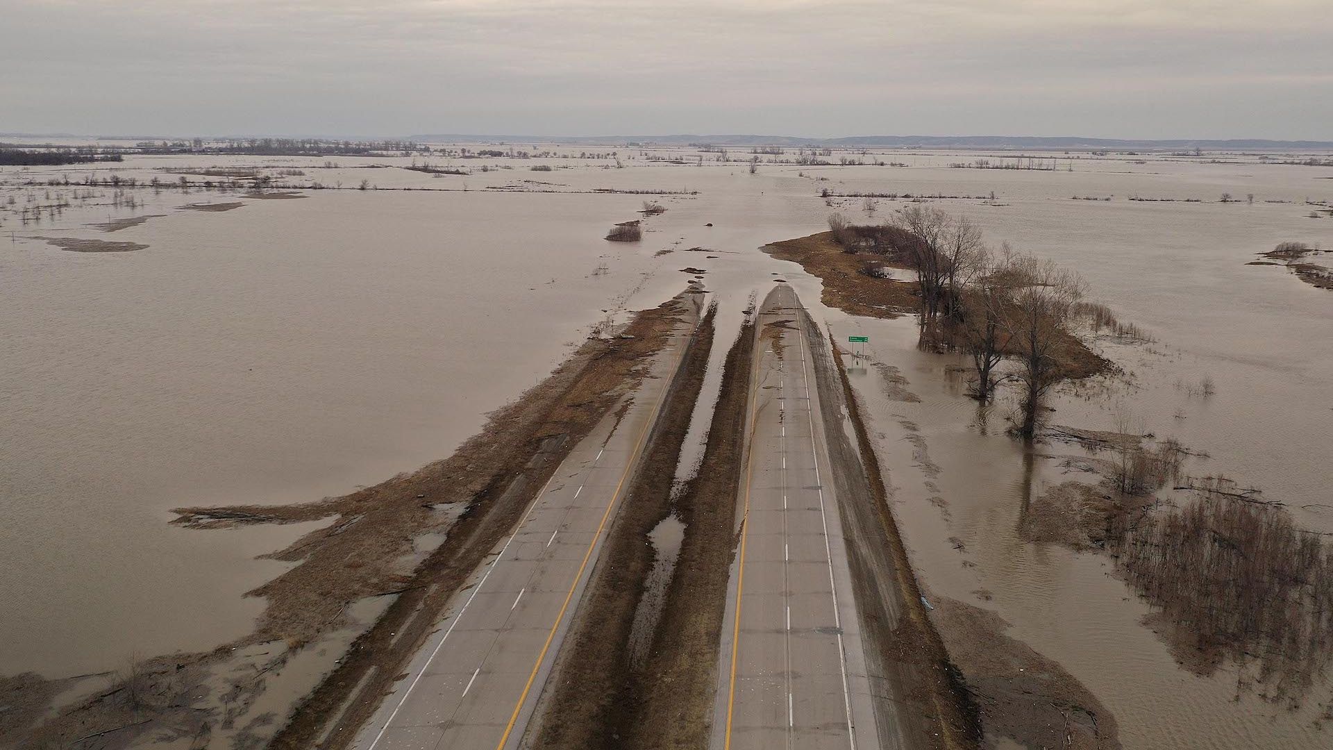 Highway ends in floodwaters in Iowa