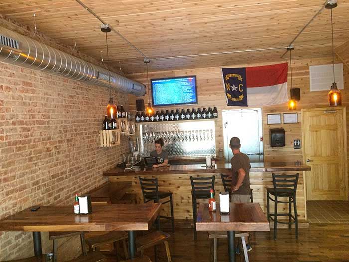 queen-beer-and-chili-beer-growler