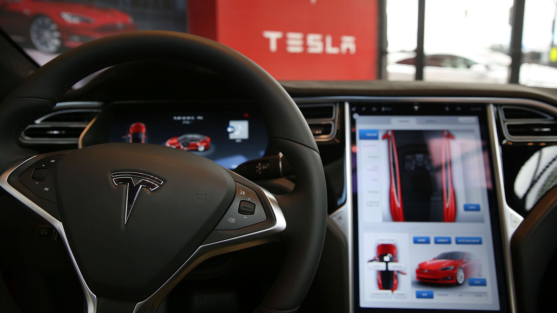 Steering wheel and dashboard display of a Tesla