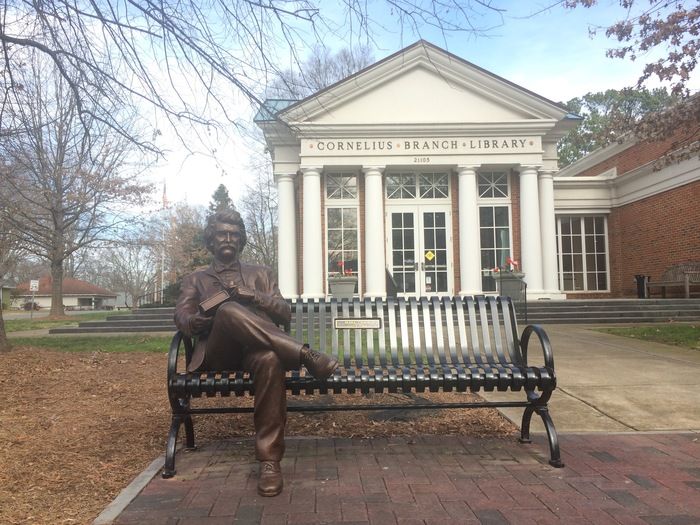 davidson_twain_statue