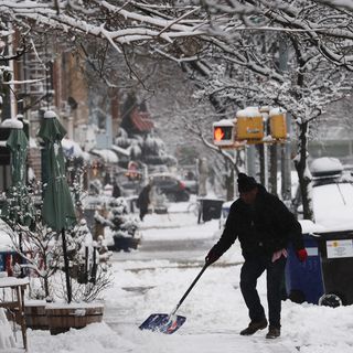 Winter storm disrupts U.S. holiday travel: Midwest, Northeast face snow, wind threats thumbnail