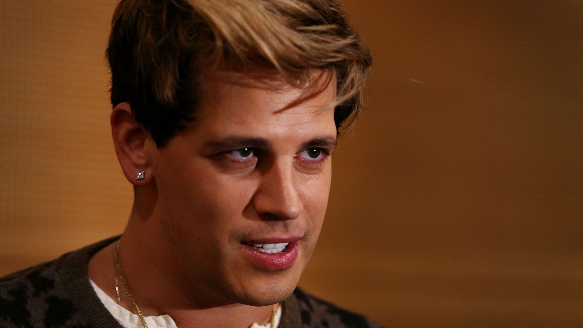 Australia s cancelled the visa of far-right commentator Milo Yianopoulos one week after approving it.