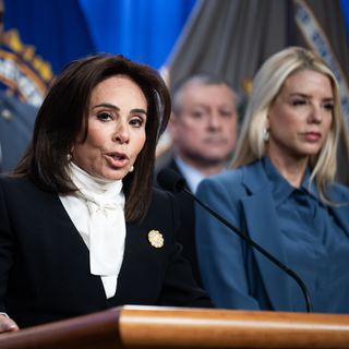 DNC, RNC pipe bomb suspect said something "snapped" after 2020 election, DOJ alleges