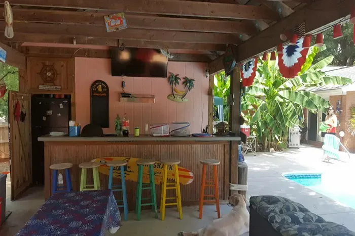 Margaritaville Paradise tiki bar