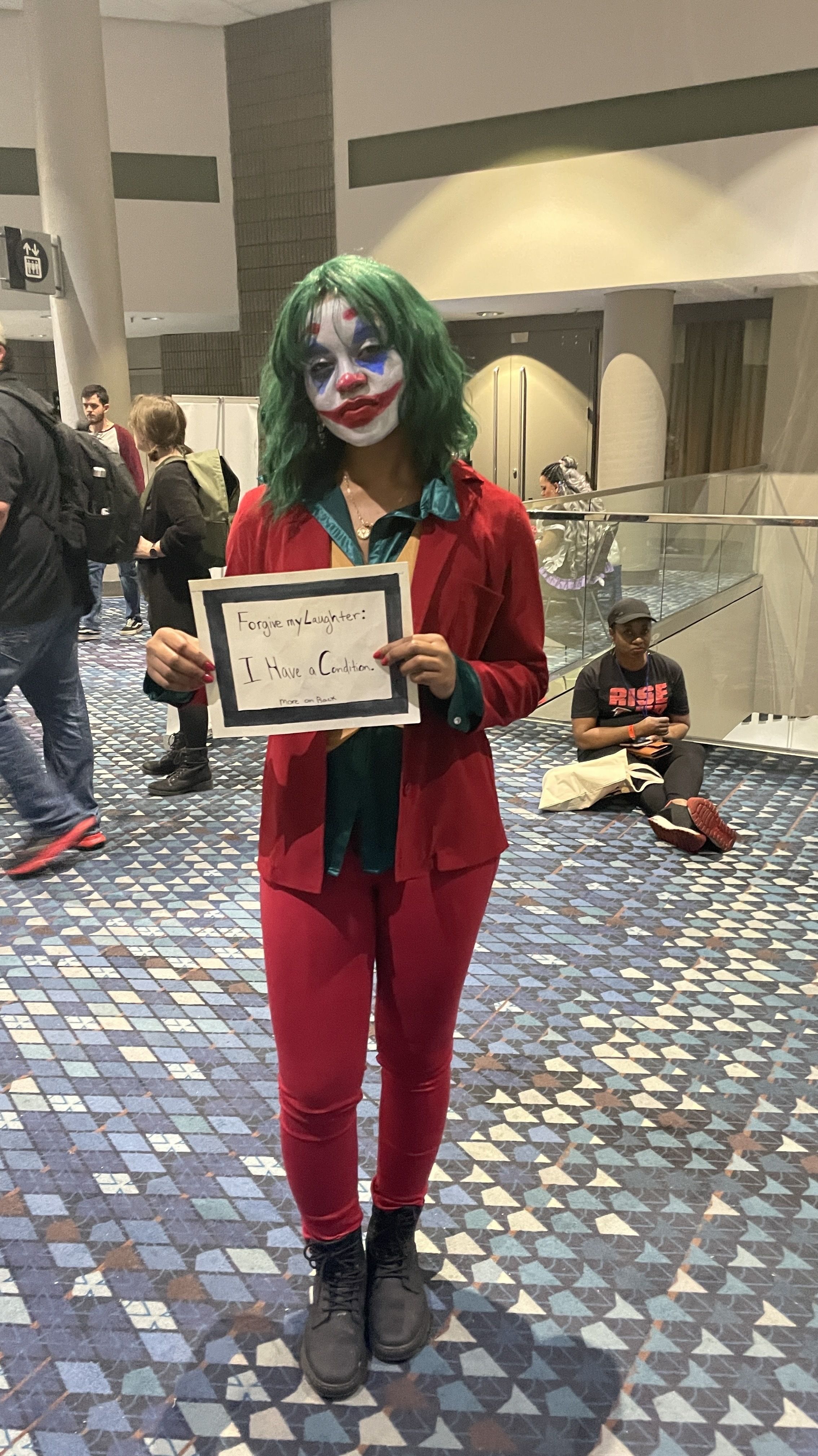 Woman in Joker cosplay