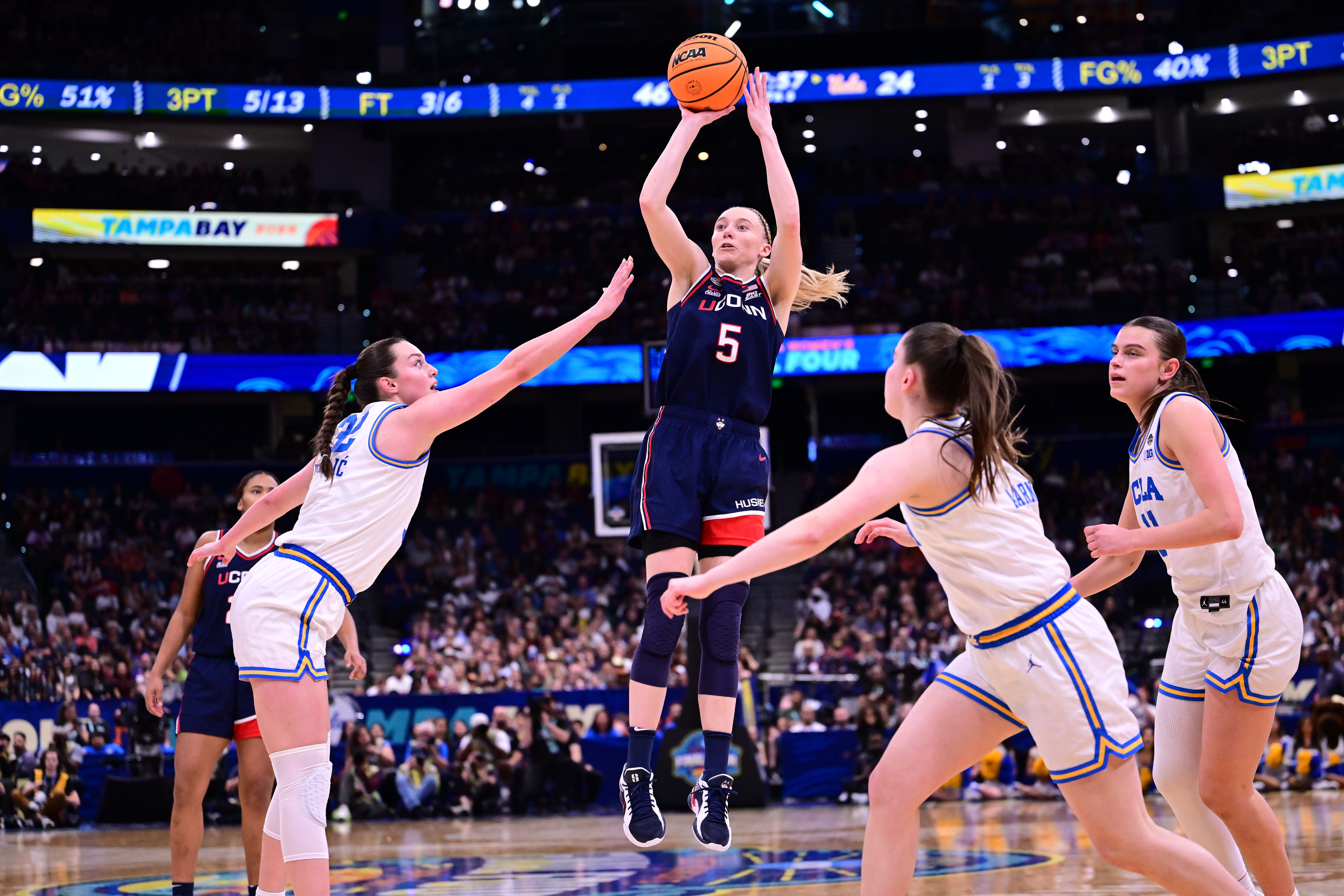 Paige Bueckers shoots the ball