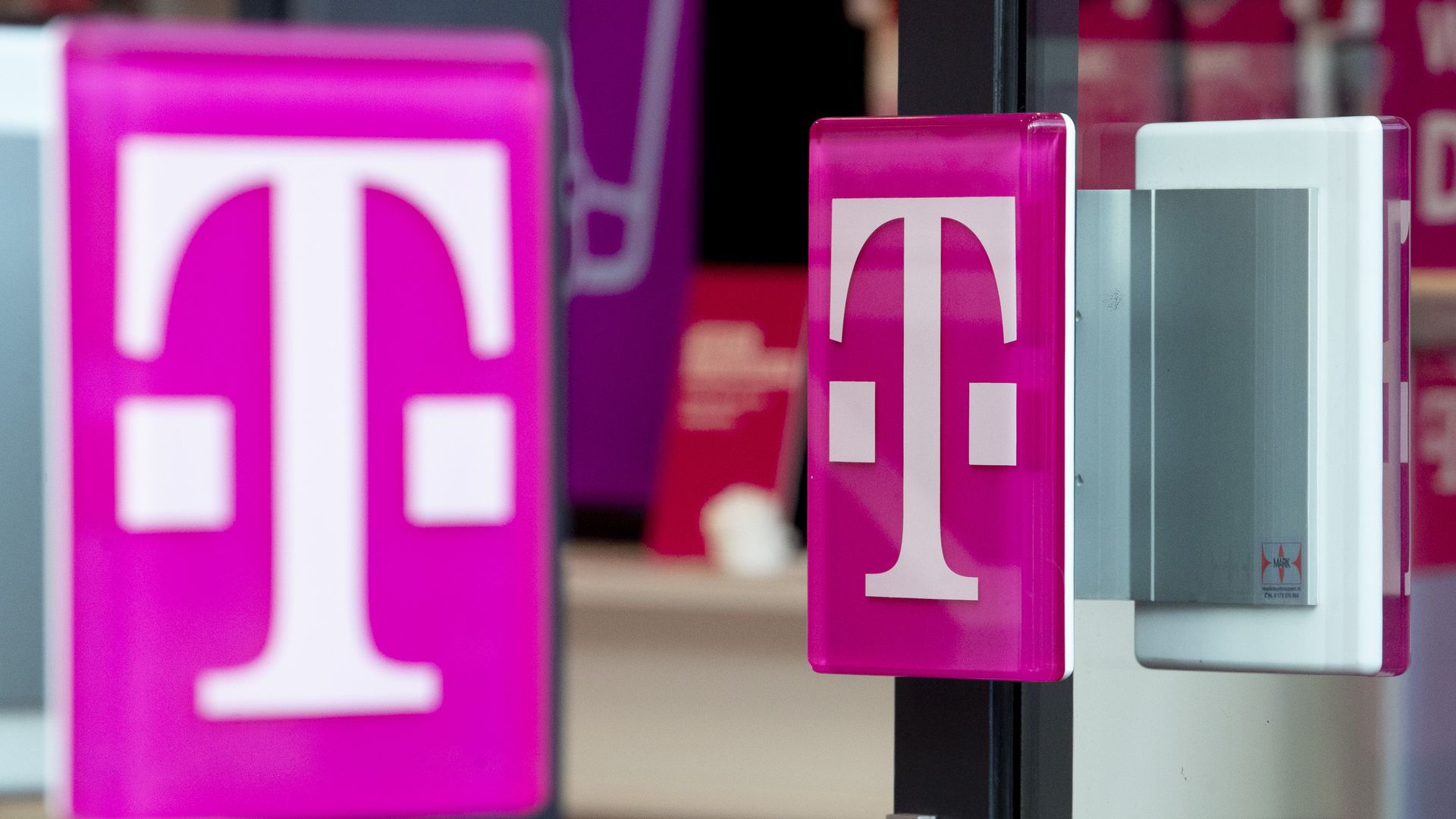 t-mobile signs