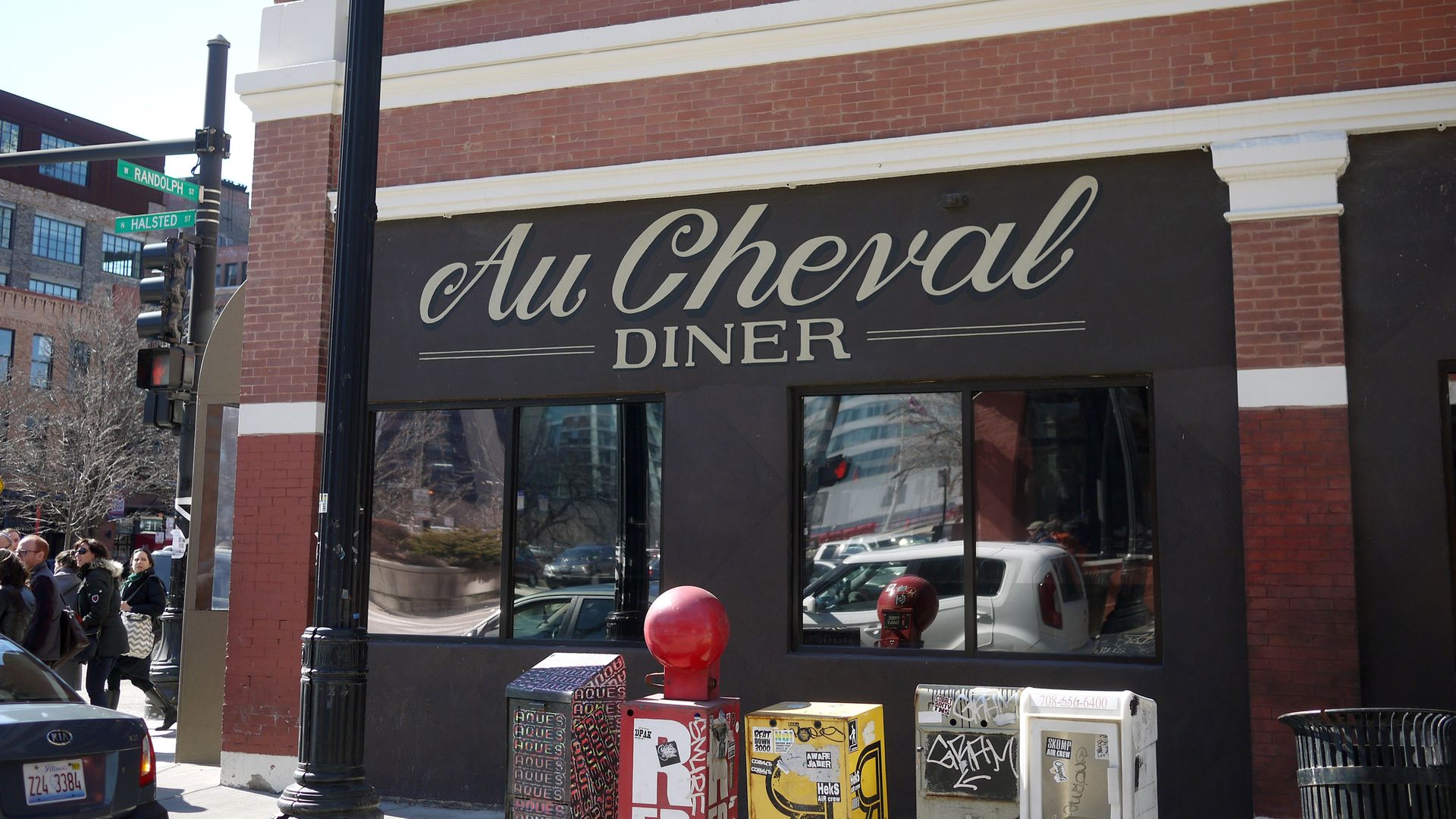 Photo of a diner with the name "Au Cheval Diner" on the sign. 