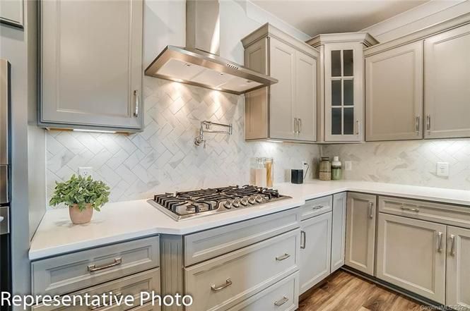 639 Stowe Road kitchen