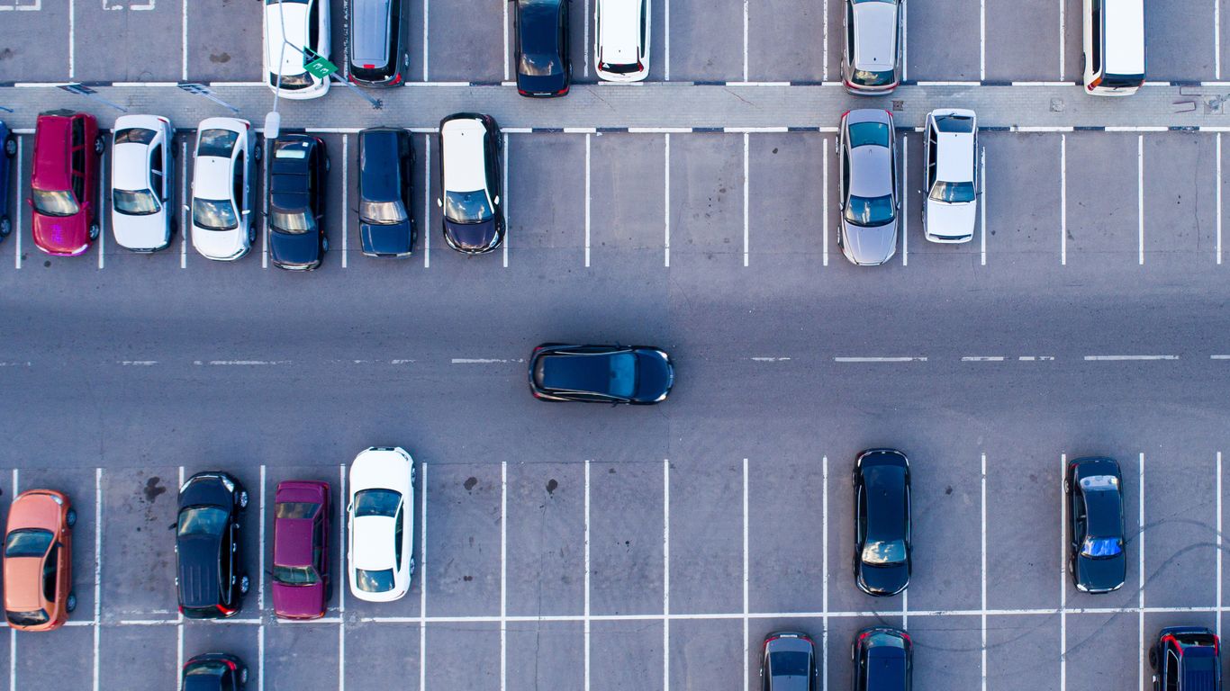 Best parking. Парковка для легковых машин. Паркоместа люди авто. Польный покрывать броней парковка. Parking spot.