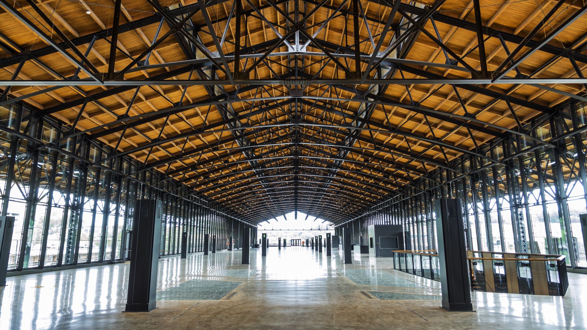 Main Street Station, historic railway station, train shed - big empty space