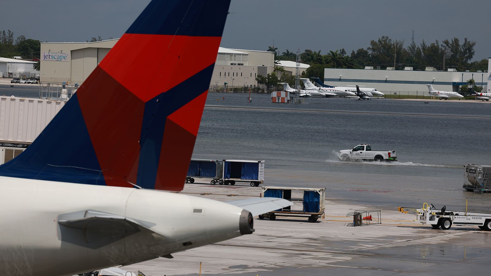Ft. Lauderdale airport reopens as South Florida begins to recover from ...