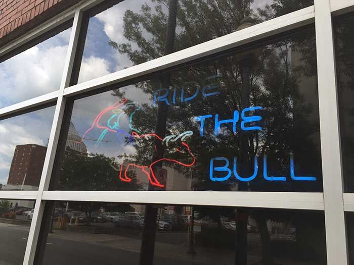 bar-charlotte-bull-sign