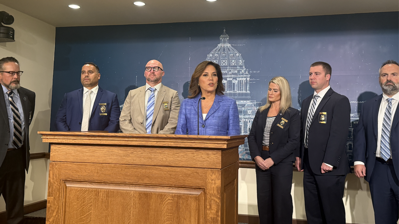 Minnesota's influential police group isn't yet picking sides in the governor's race