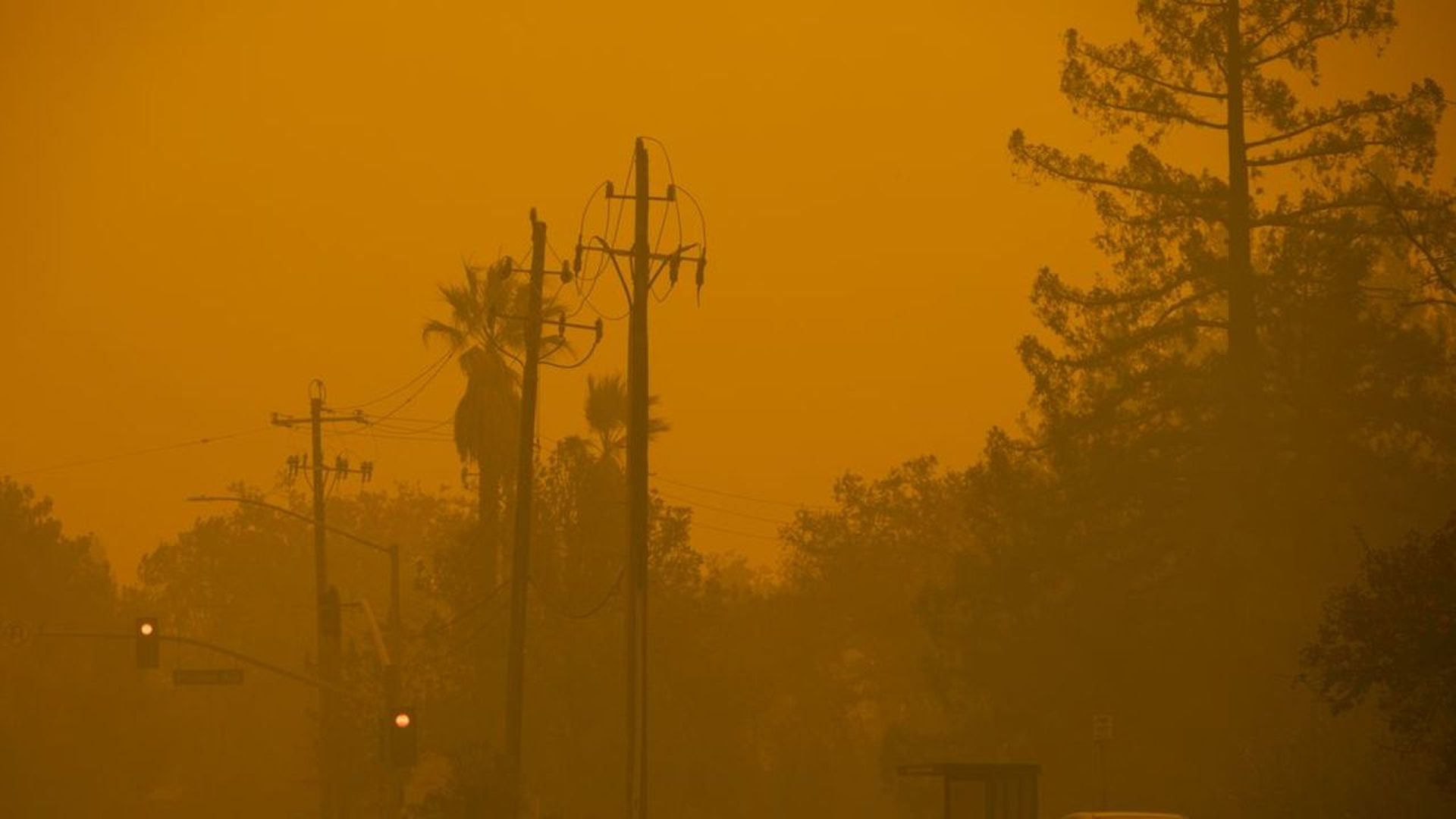 Windsor, California, being enveloped in smoke from the nearby burning Kincade Fire on Oct. 27. Photo: Philip Pacheco/AFP via Getty Images