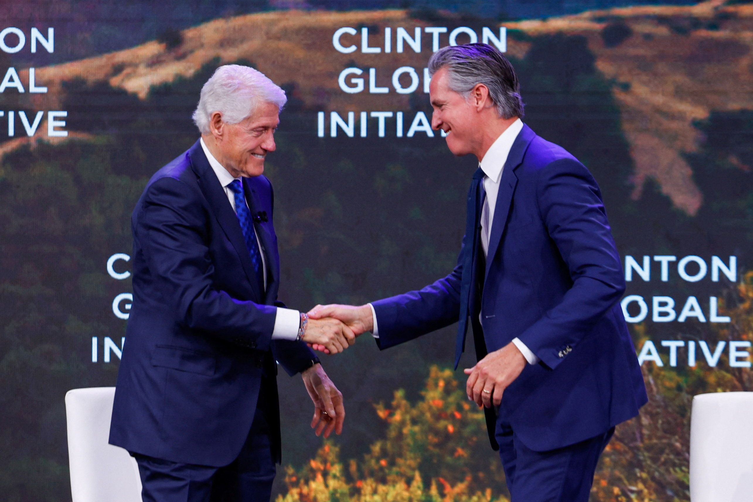 Former U.S. President Bill Clinton and California Governor Gavin Newsom shake hands during the 2025 Clinton Global Initiative (CGI) in New York City, U.S., September 24, 2025. REUTERS/Kylie Cooper