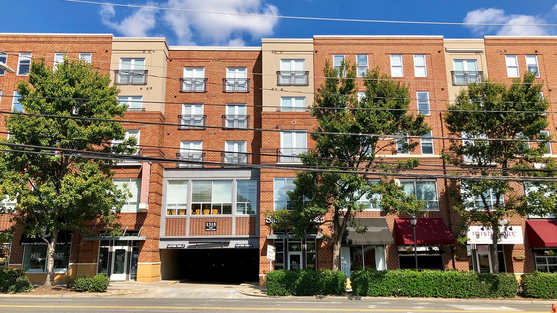 Latta Pavilion, a stretch of retail on East Boulevard in Dilworth, has sold for over $7 million to Abacus Capital