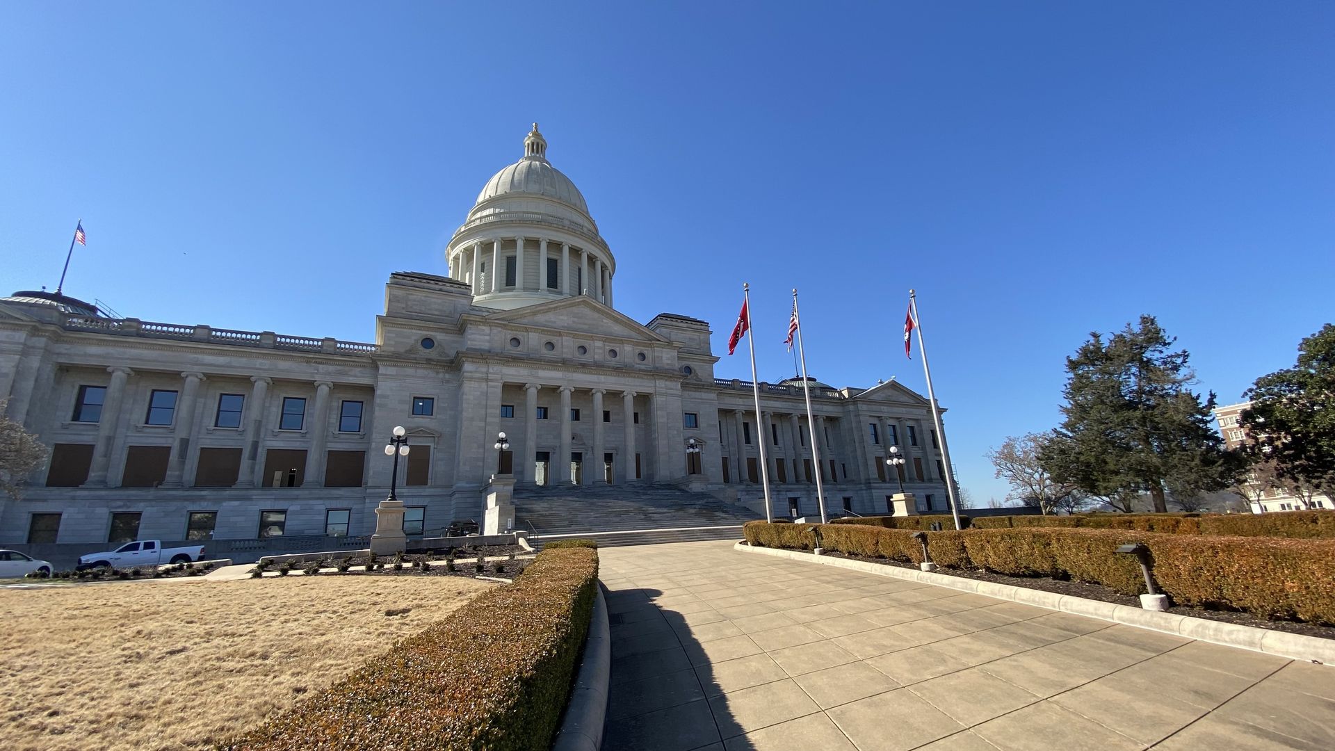 A photo of the Arkansas State Capitol building. 