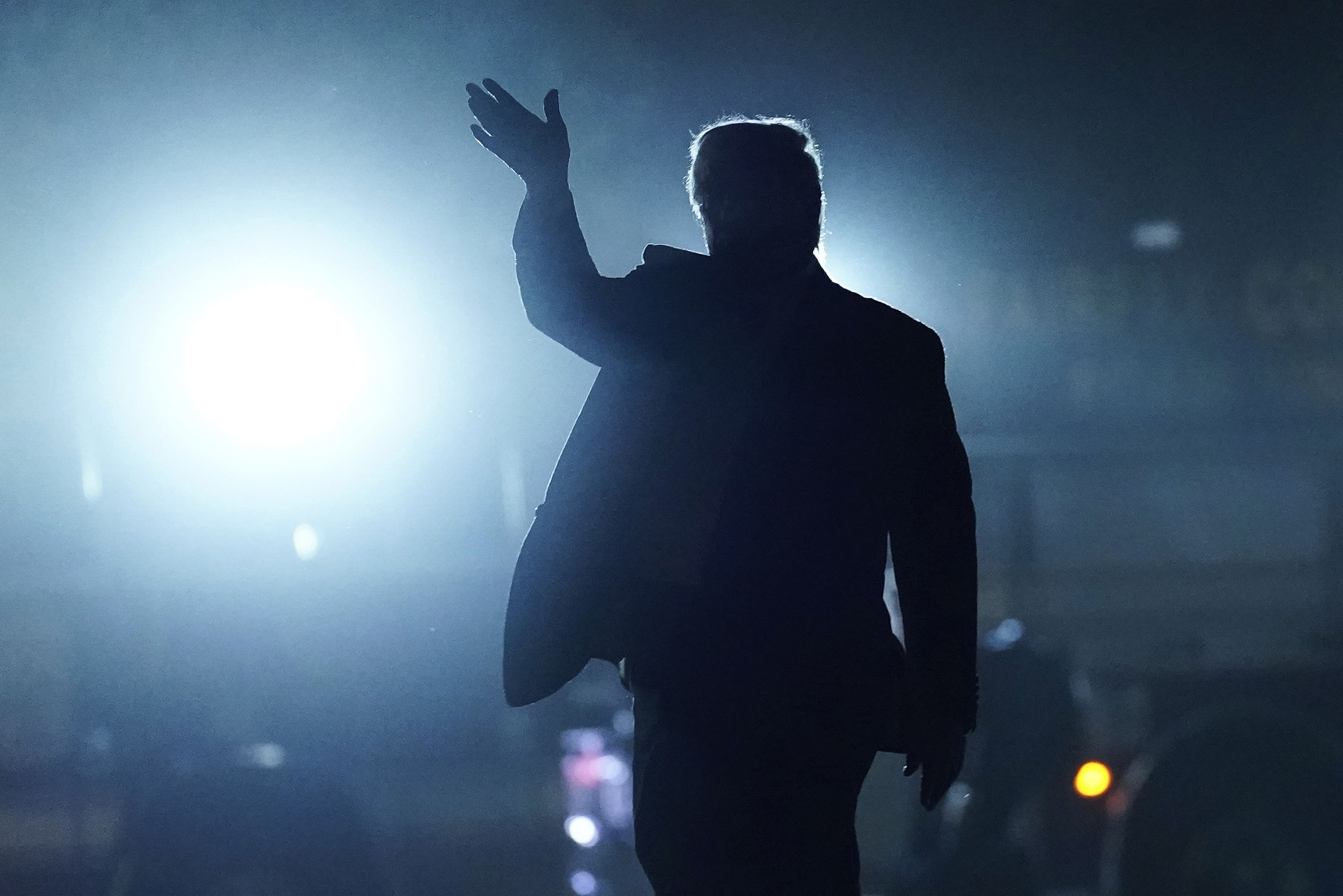 President Trump boards Marine One after a dinner at George Washington's Mount Vernon estate in Virginia on Saturday.