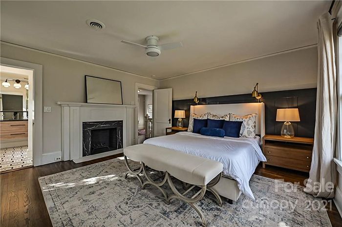 1916 8th St.  primary suite