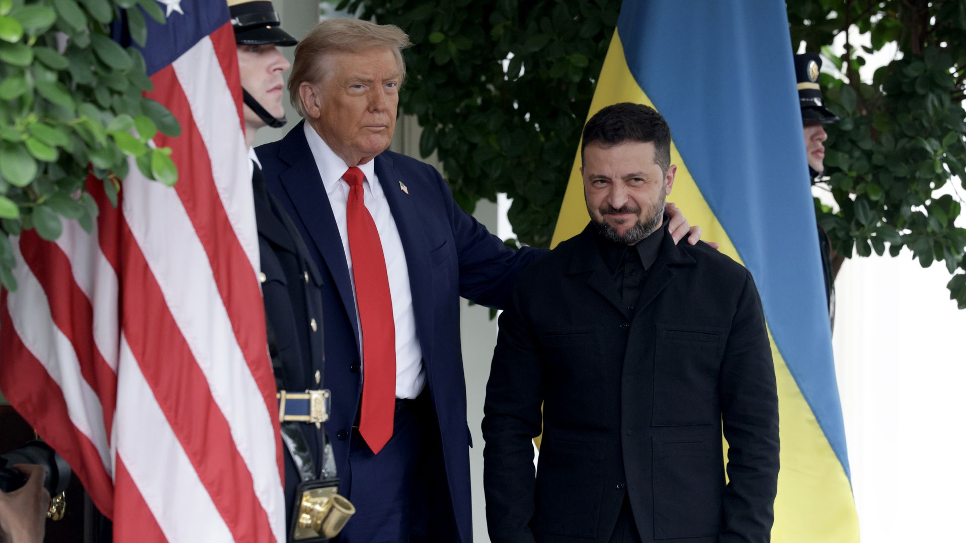  U.S. President Donald Trump greets Ukrainian President Volodymyr Zelensky at the White House on August 18, 2025 in Washington, DC. Photo by Alex Wong/Getty Images)