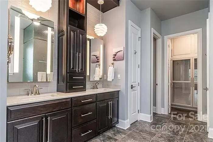 Curtis Samuel's new Charlotte home bathroom