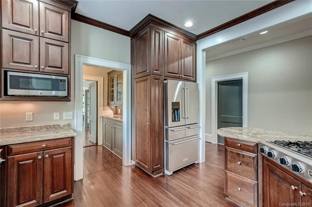 604 E. Tremont Ave. kitchen