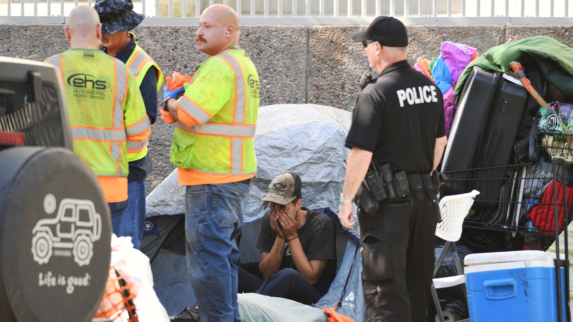 People are asked to leave from a homeless camp site by Civic Center Park in mid-September. Photo: Hyoung Chang/The Denver Post via Getty Images