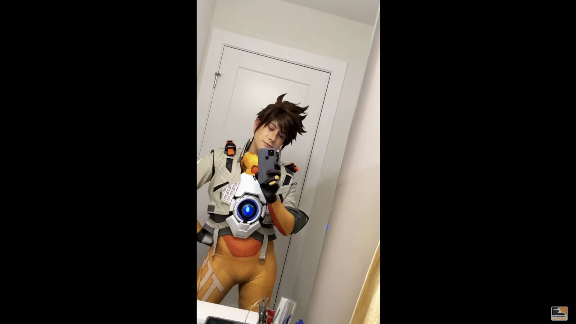 A cosplayer dressed as Overwatch hero Tracer
