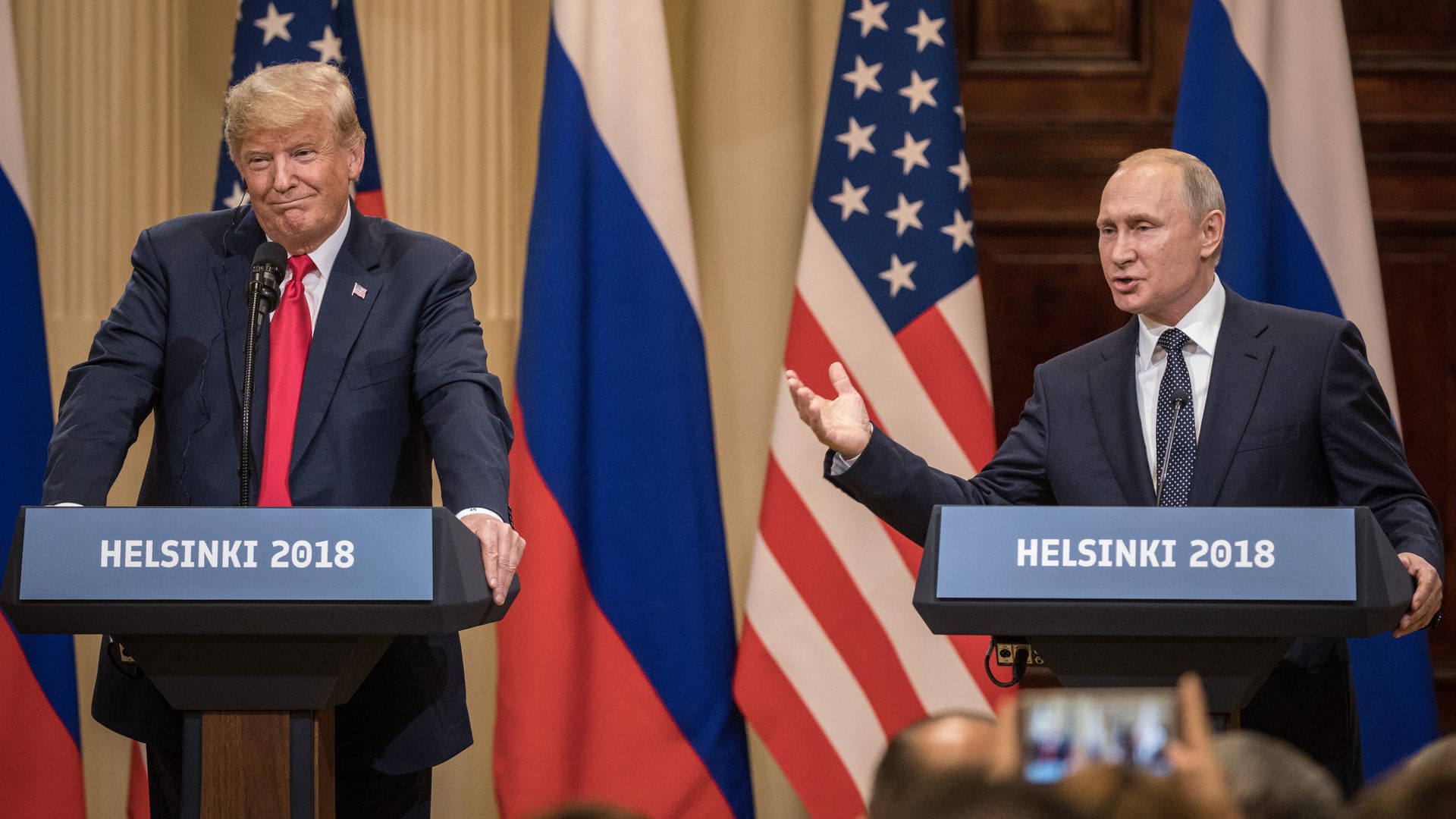 Donald trump and vladimir putin at helsinki summit