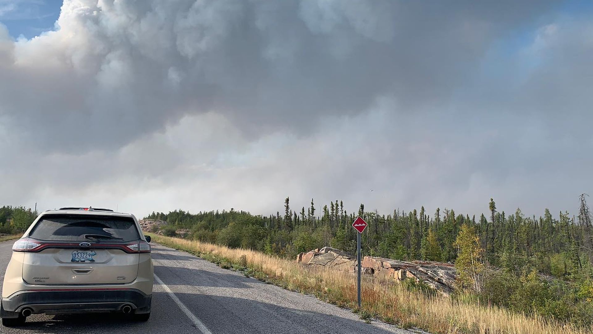 People evacuating Yellowknife on a highway on Aug. 17.