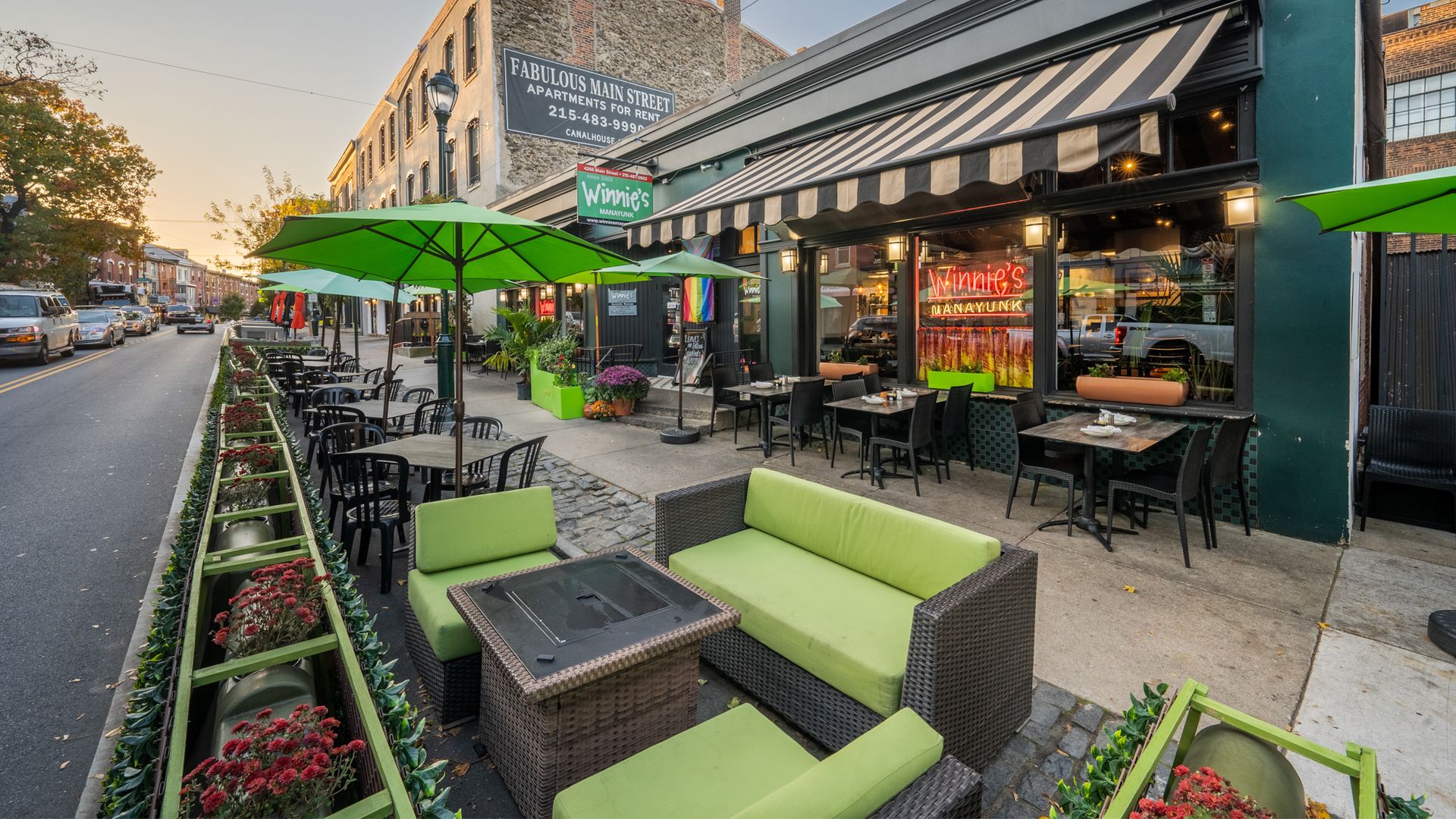 Outdoor dining at Winnie's in Manayunk in Philadelphia