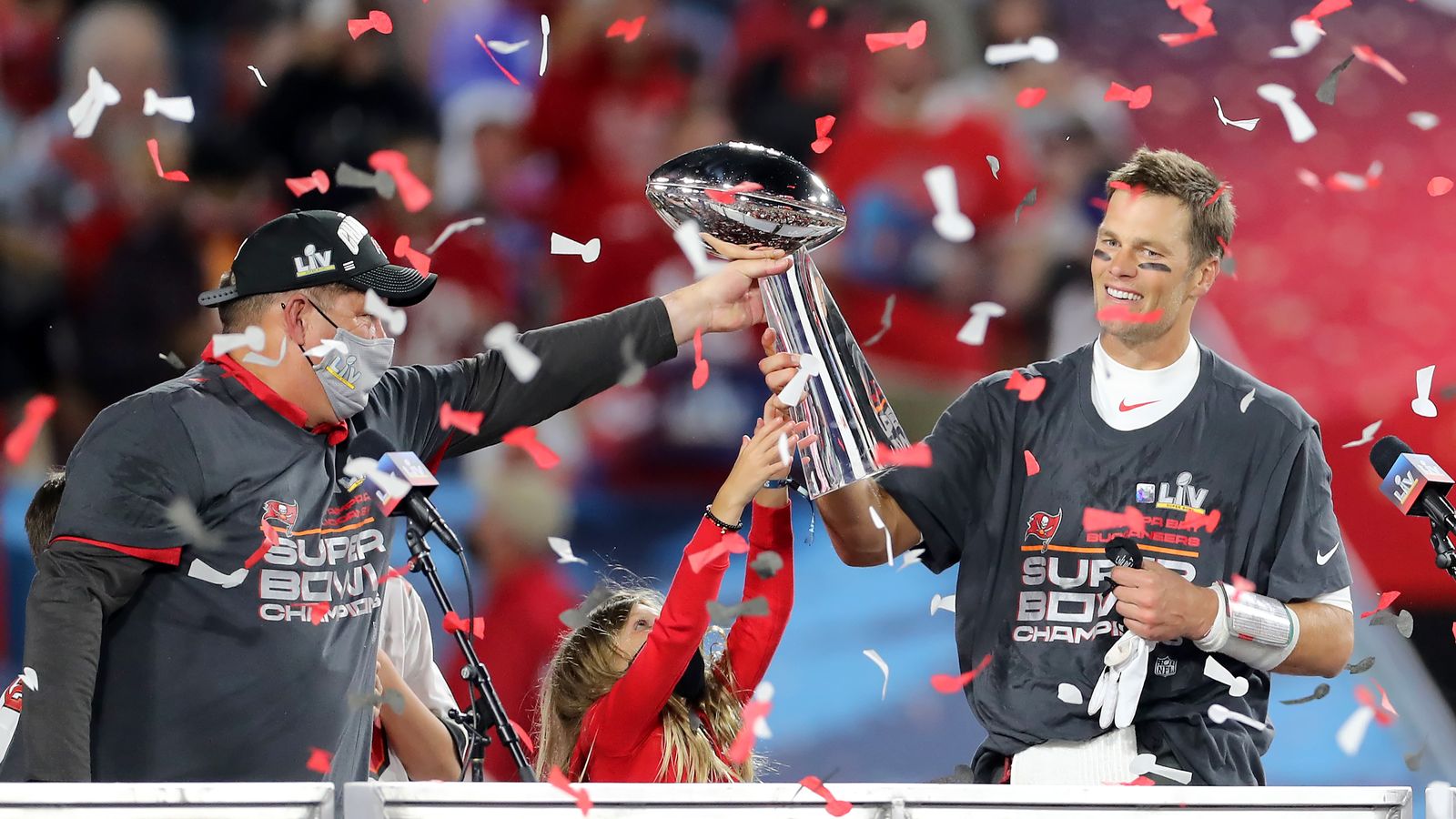 Tom Brady jokes at White House: 40% of people "still don't think we won"