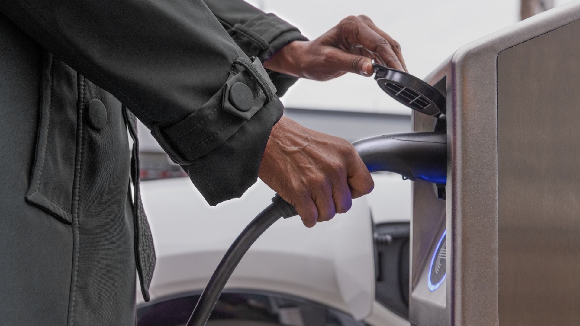 axios.com - Mike D'Onofrio - A startup wants to pay Philadelphians to power their EV chargers